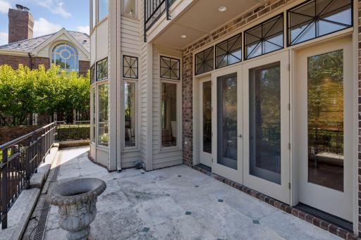 112 Groveland Terrace, Minneapolis, MN 55403