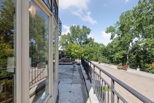 112 Groveland Terrace, Minneapolis, MN 55403