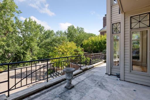 112 Groveland Terrace, Minneapolis, MN 55403