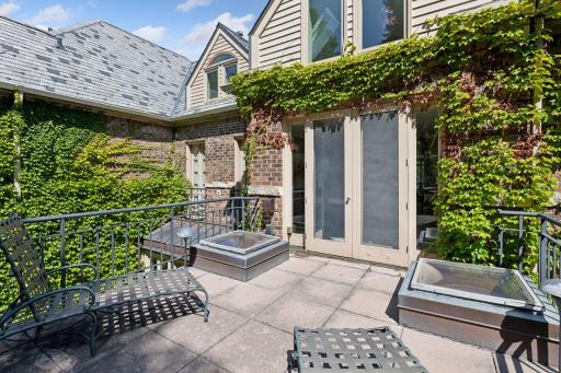 112 Groveland Terrace, Minneapolis, MN 55403