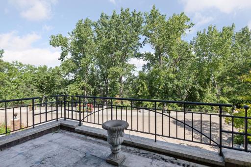 112 Groveland Terrace, Minneapolis, MN 55403