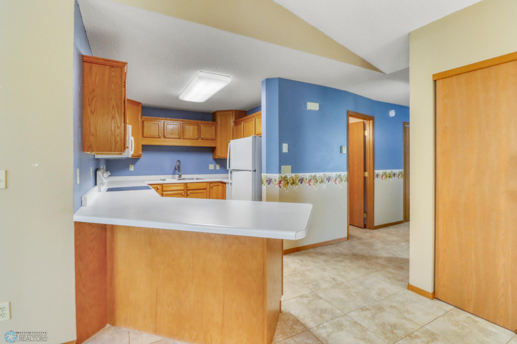 Kitchen1_1.JPG