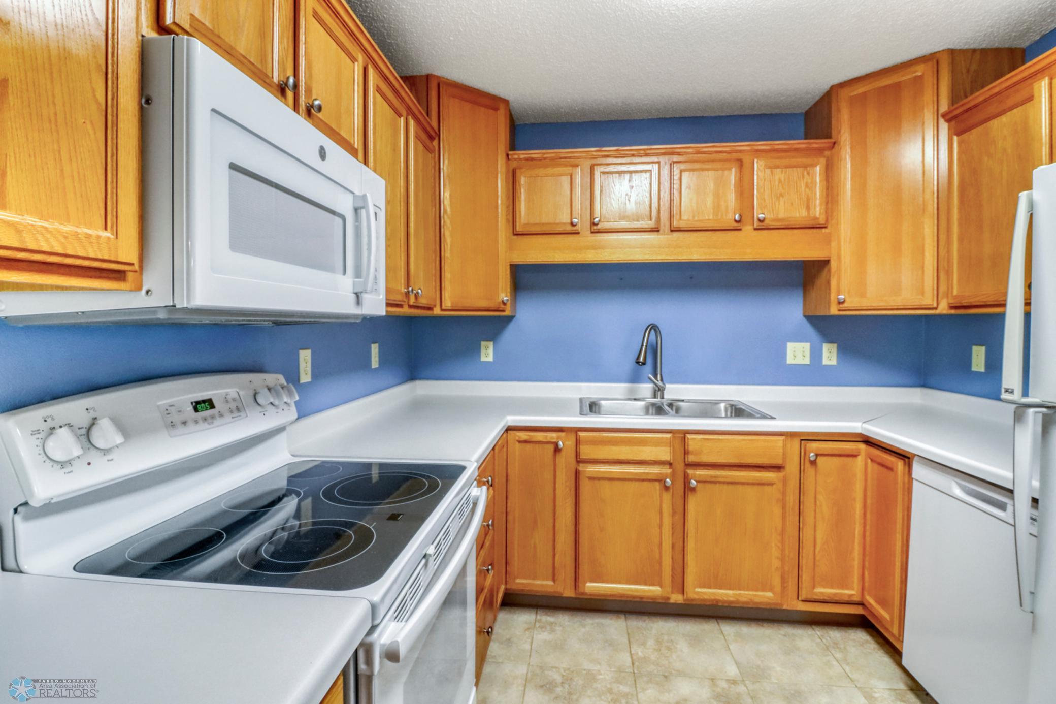 Kitchen1_3.JPG
