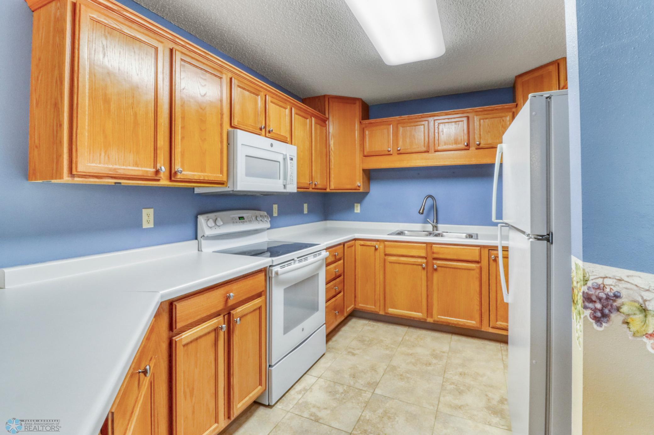 Kitchen1_4.JPG