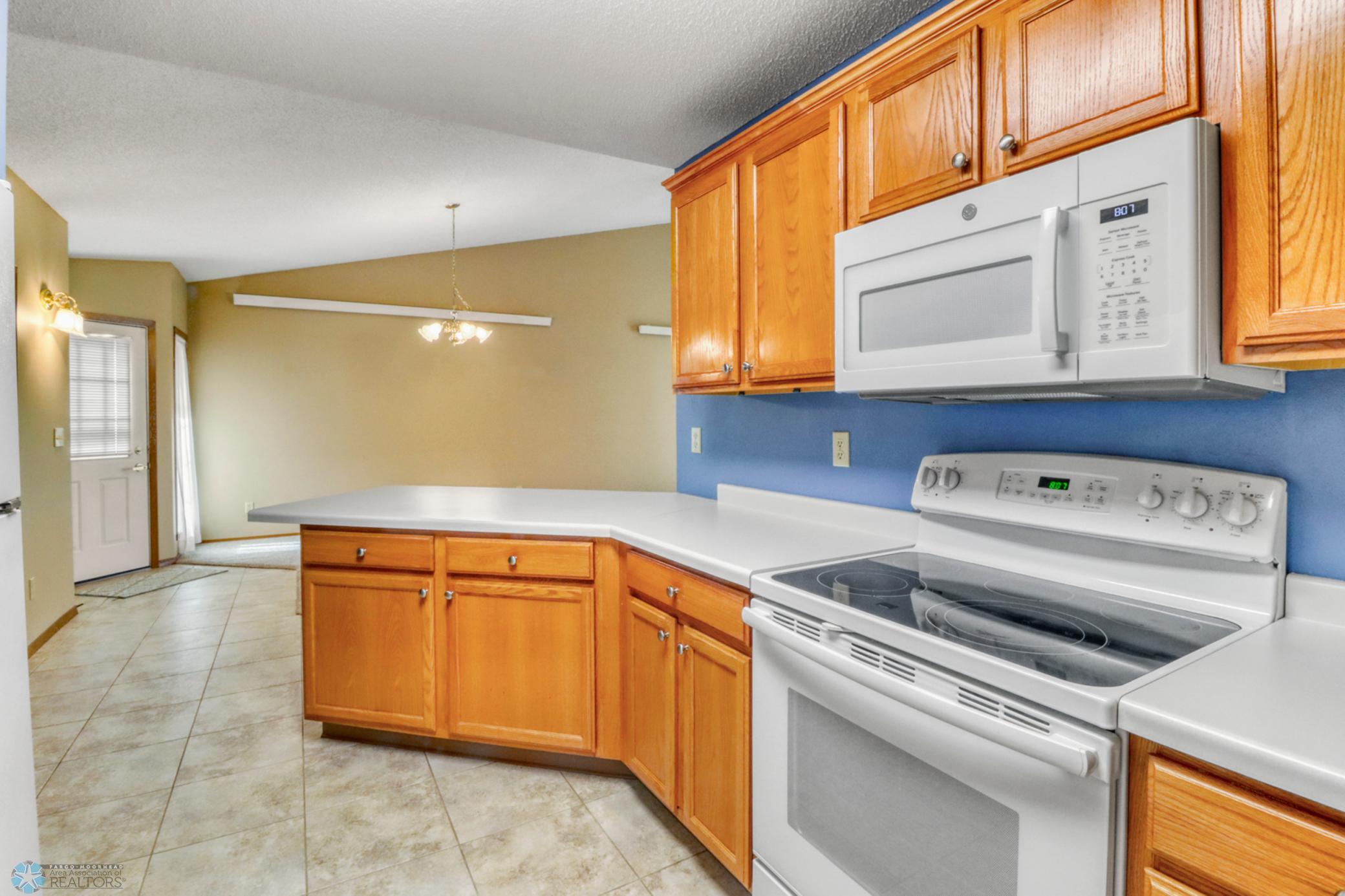 Kitchen1_5.JPG