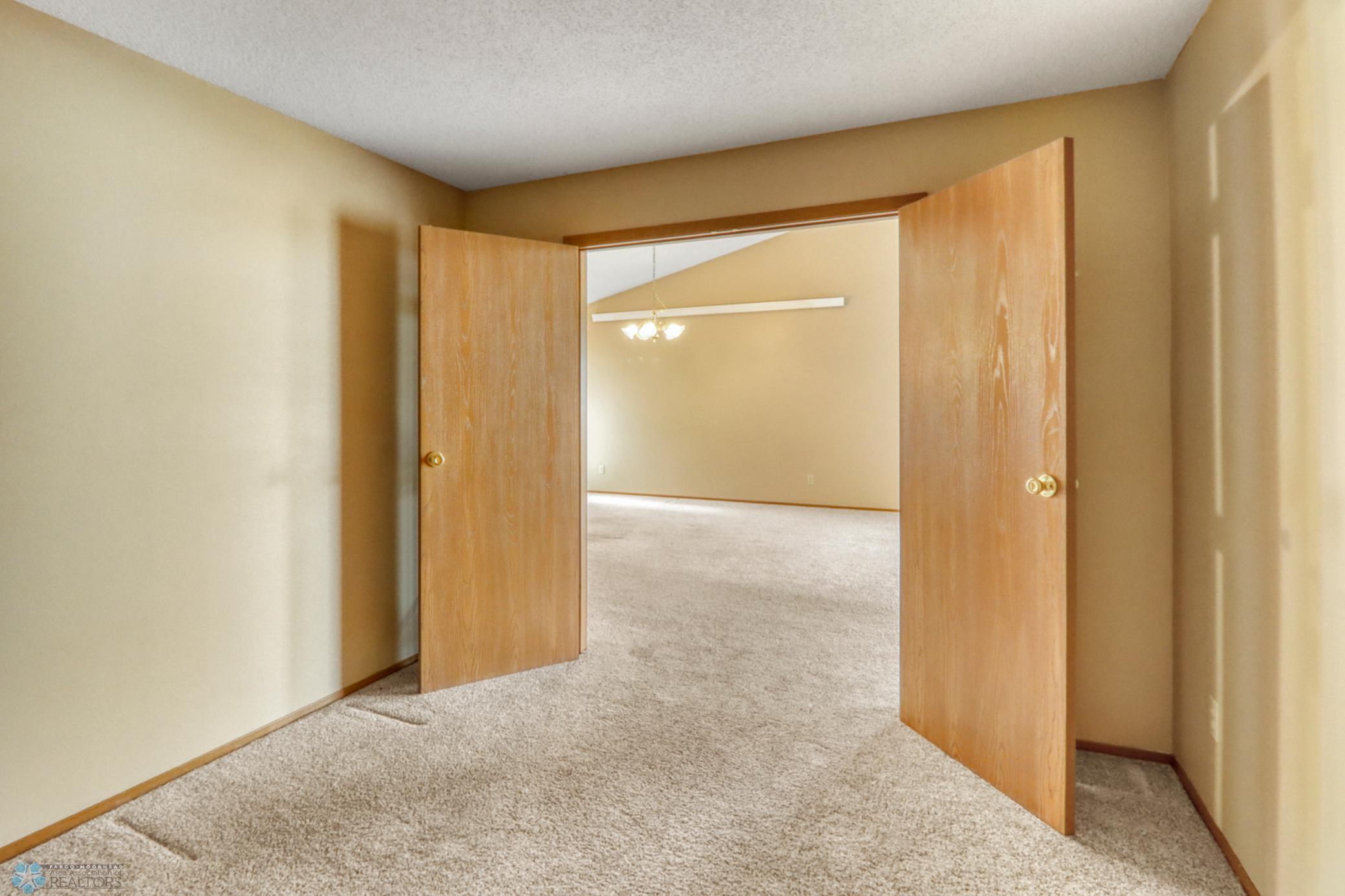 Room1_1.JPG