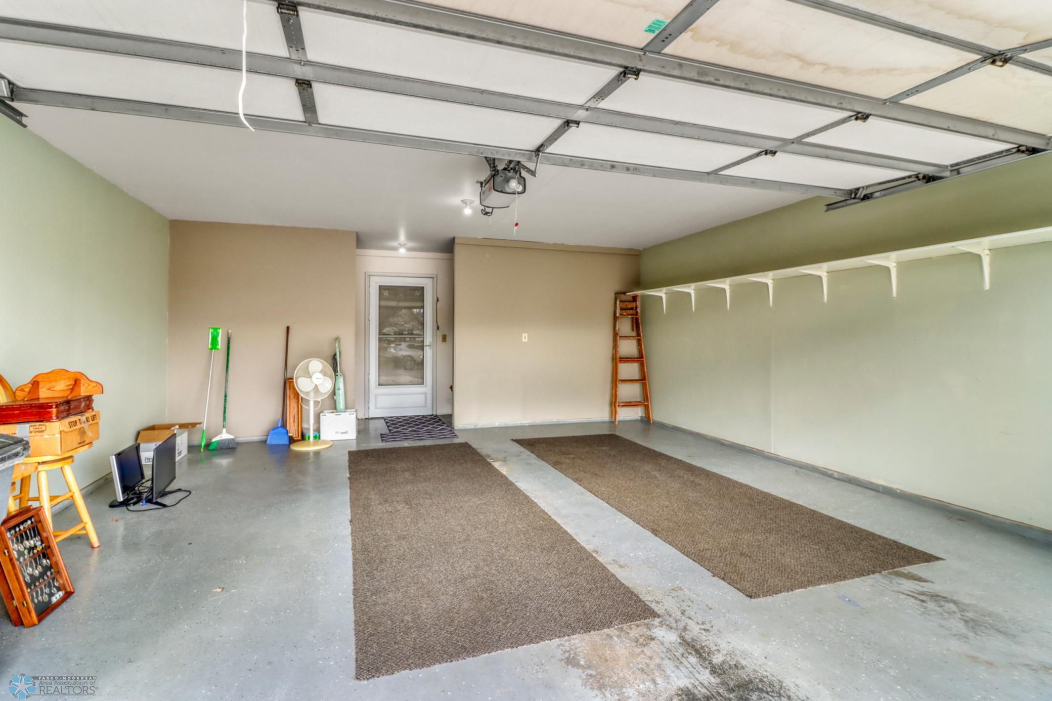 Garage1_1.JPG