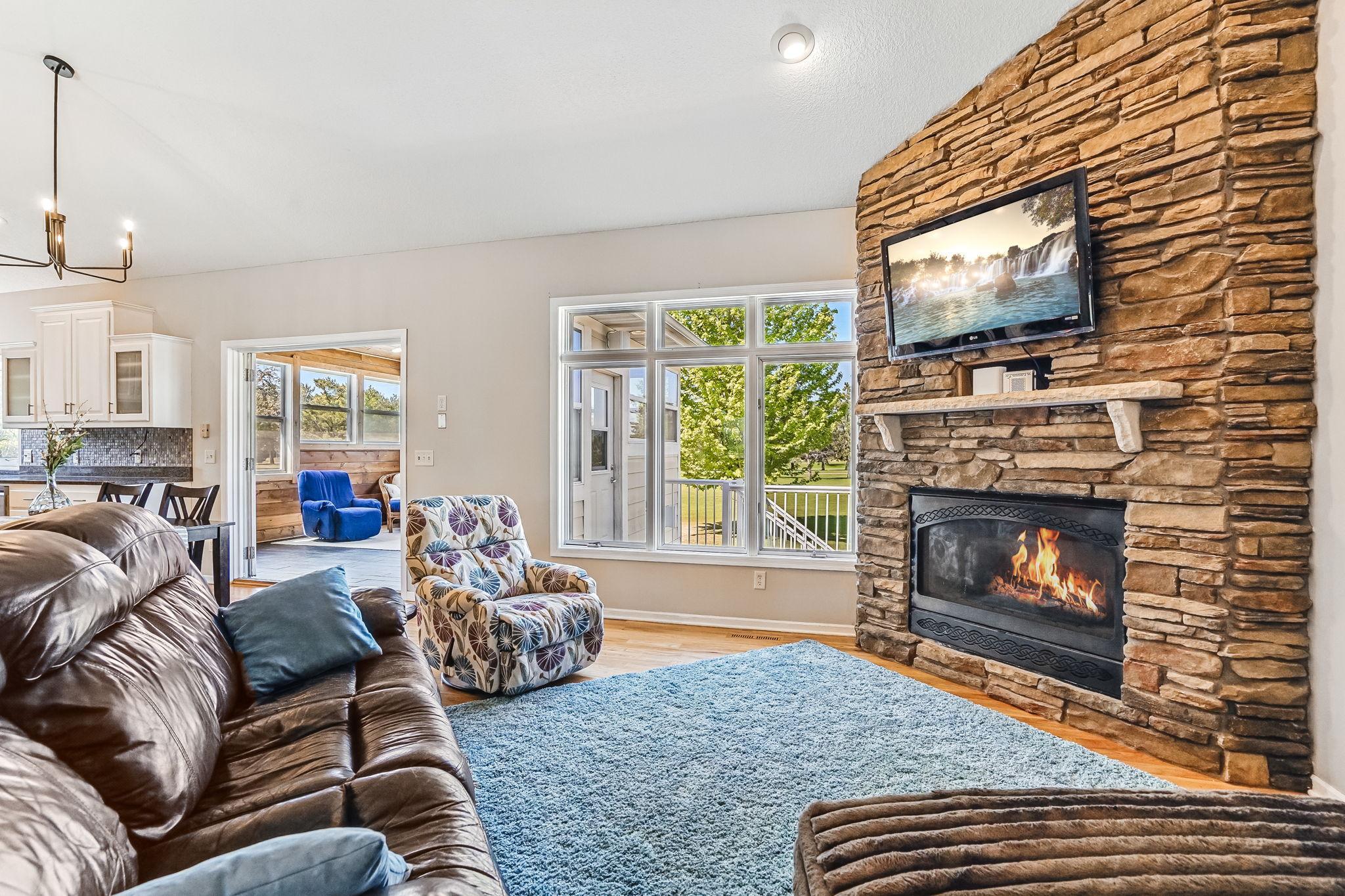Gas fireplace!