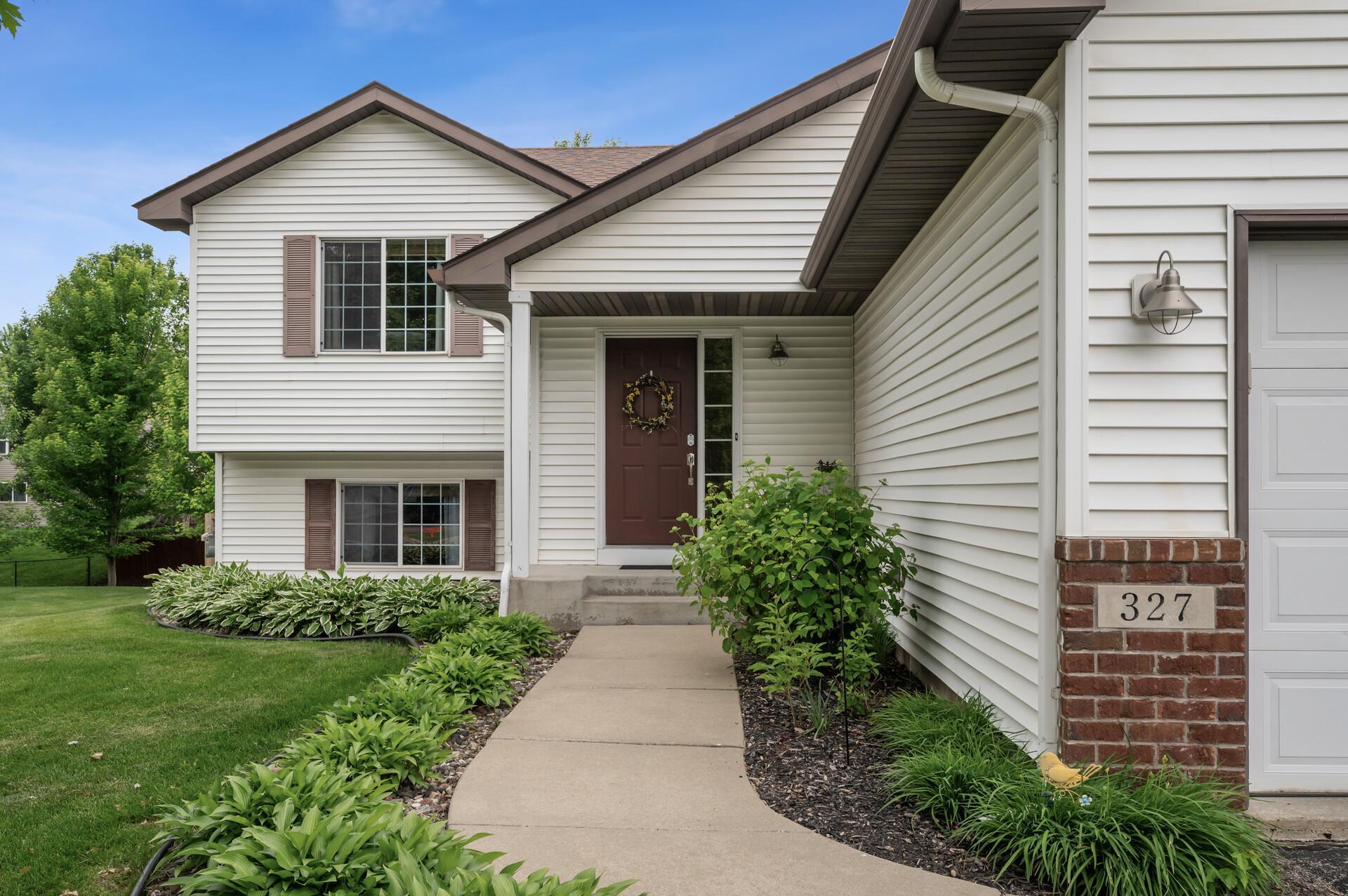 Spacious 4 Bedroom Home in Lonsdale MN