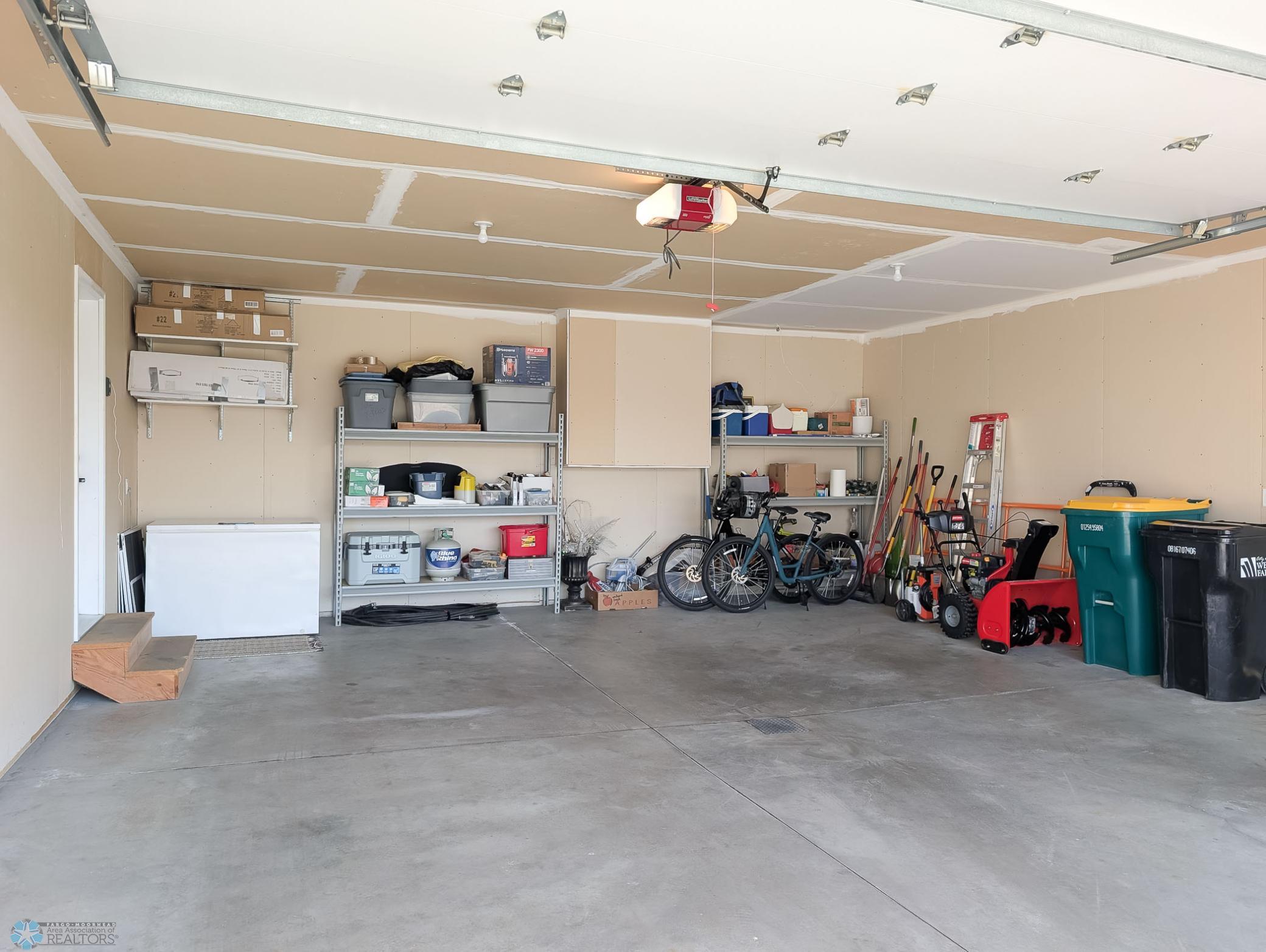 L2P055-141703174.jpg