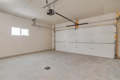 2516 38th Avenue S, Moorhead, MN 56560