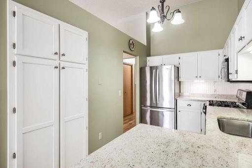 368 Upper Wood Way, Burnsville, MN 55337