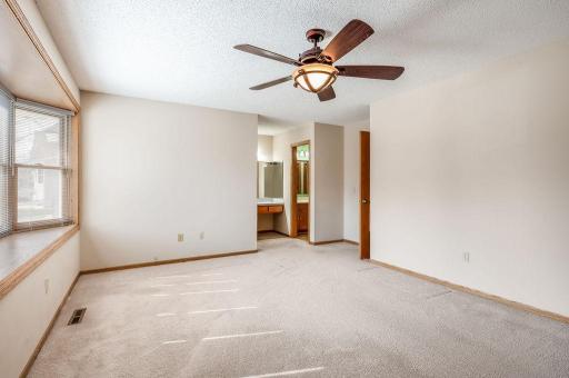 368 Upper Wood Way, Burnsville, MN 55337