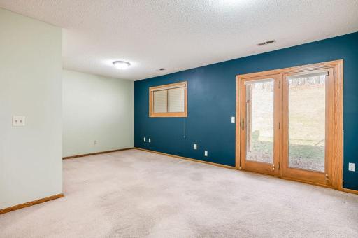 368 Upper Wood Way, Burnsville, MN 55337