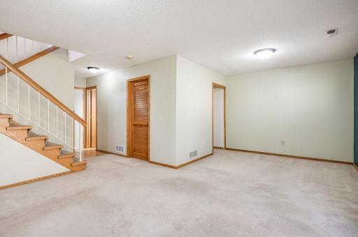 368 Upper Wood Way, Burnsville, MN 55337