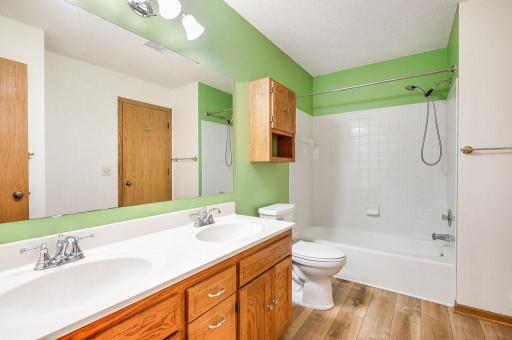 368 Upper Wood Way, Burnsville, MN 55337