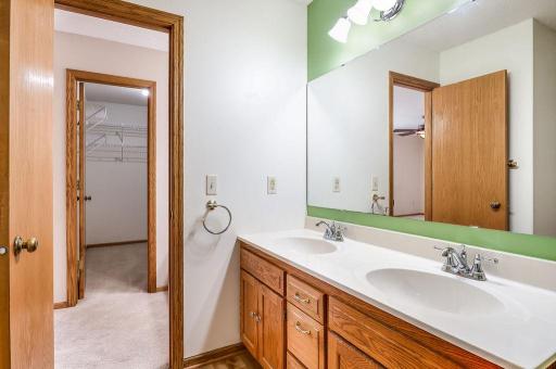 368 Upper Wood Way, Burnsville, MN 55337