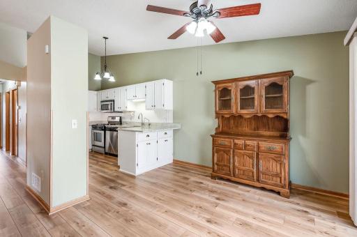 368 Upper Wood Way, Burnsville, MN 55337