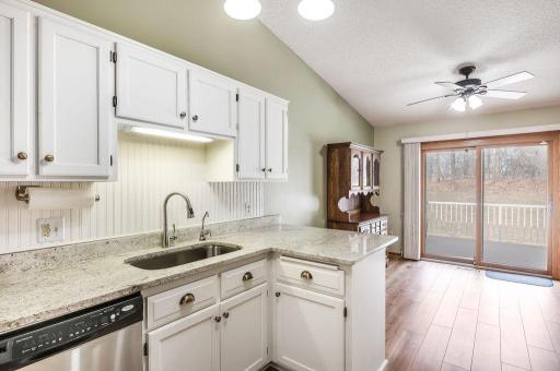 368 Upper Wood Way, Burnsville, MN 55337