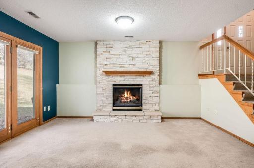 368 Upper Wood Way, Burnsville, MN 55337