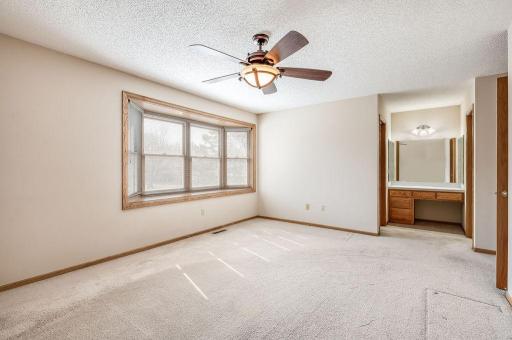 368 Upper Wood Way, Burnsville, MN 55337