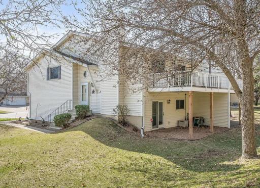 368 Upper Wood Way, Burnsville, MN 55337