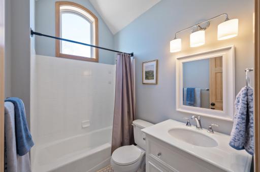 9711 Tree Farm Road, Eden Prairie, MN 55347