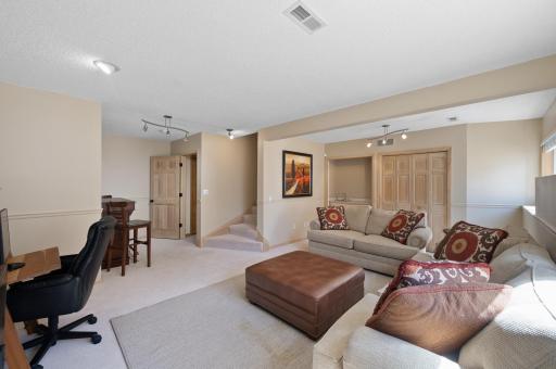 9711 Tree Farm Road, Eden Prairie, MN 55347