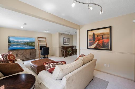 9711 Tree Farm Road, Eden Prairie, MN 55347