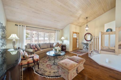 9711 Tree Farm Road, Eden Prairie, MN 55347