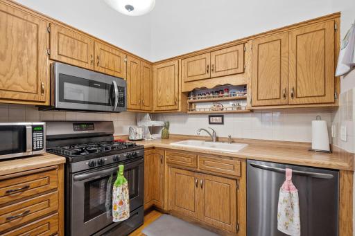 15-web-or-mls-2354 14th Terrace NW-15.jpg