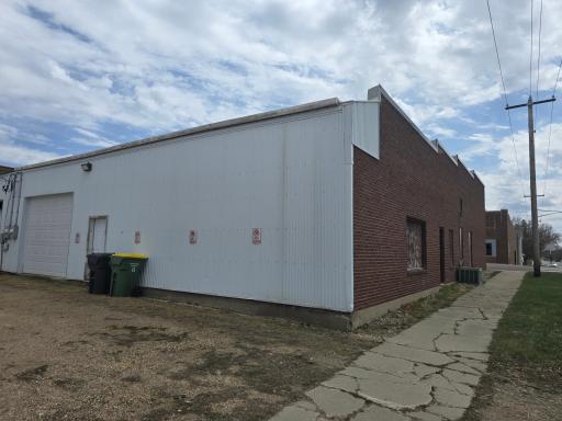 223 W Main Street, Pipestone, MN 56164