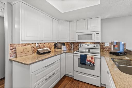 6085 Lincoln Drive, 122, Minneapolis, MN 55436