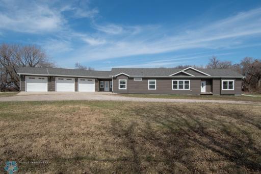 16205 5th Street SE, Hillsboro, ND 58045