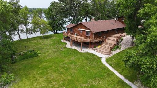 1122 S Andrew Drive NE, New London, MN 56273