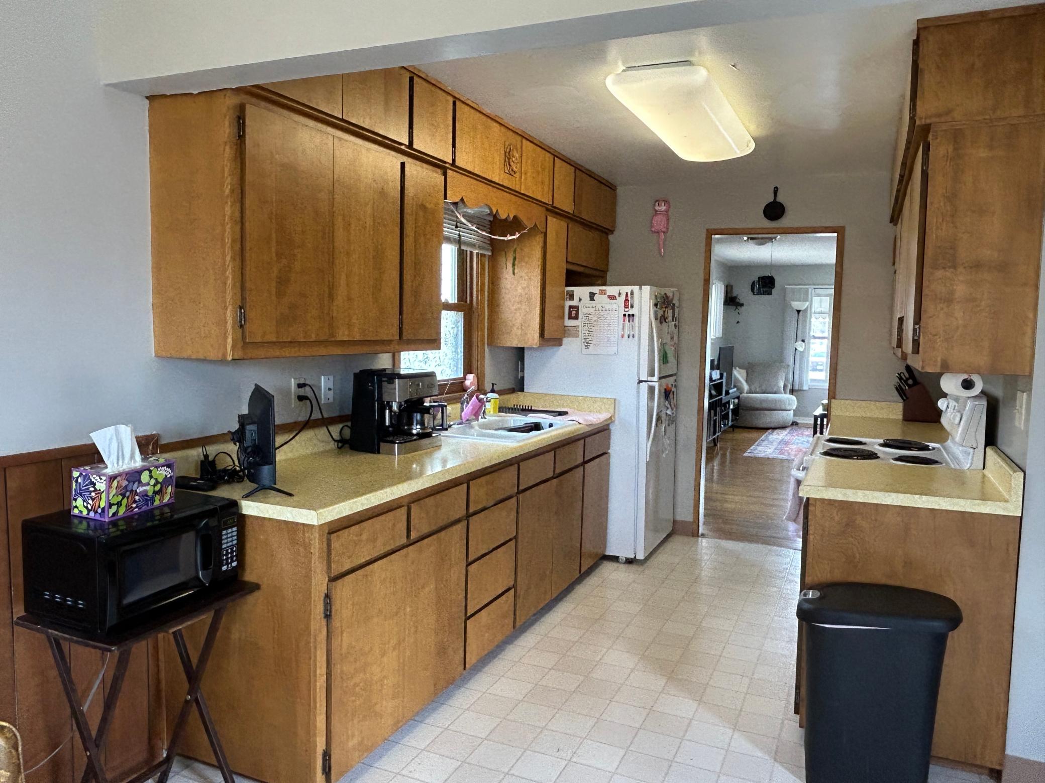 Large Kitchen.JPG