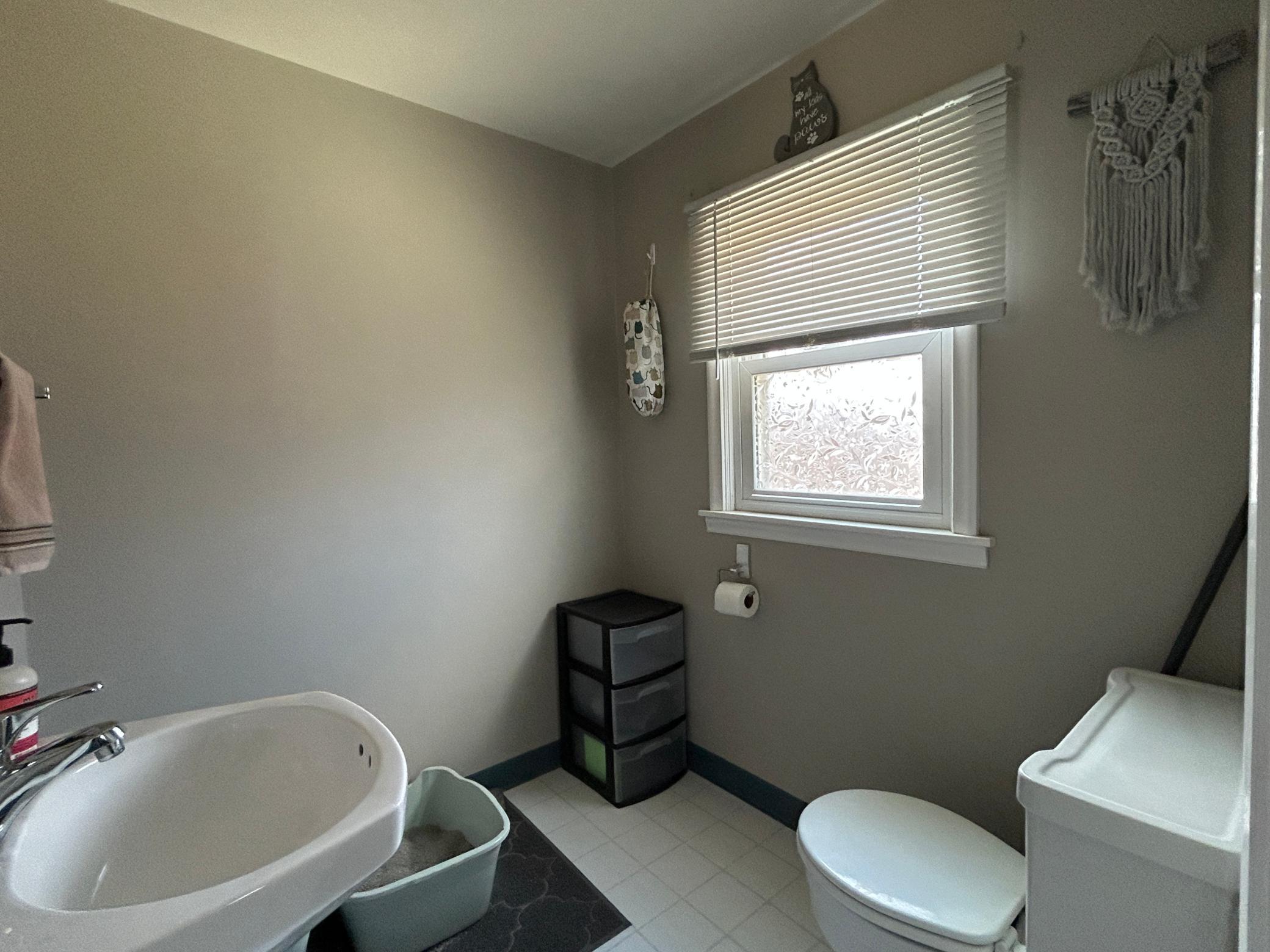 Upper Level Half Bath.JPG