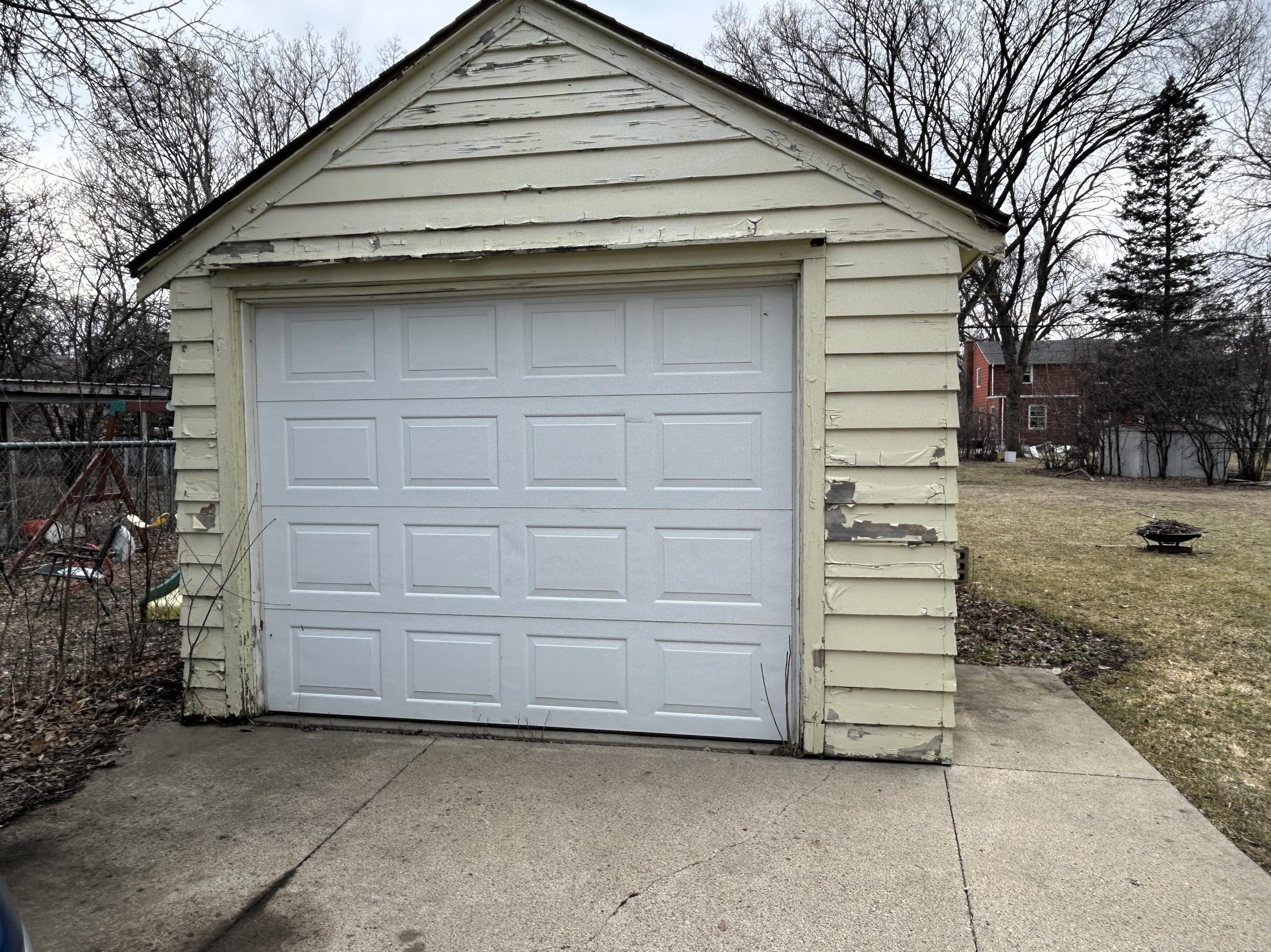 Detached Garage.JPG