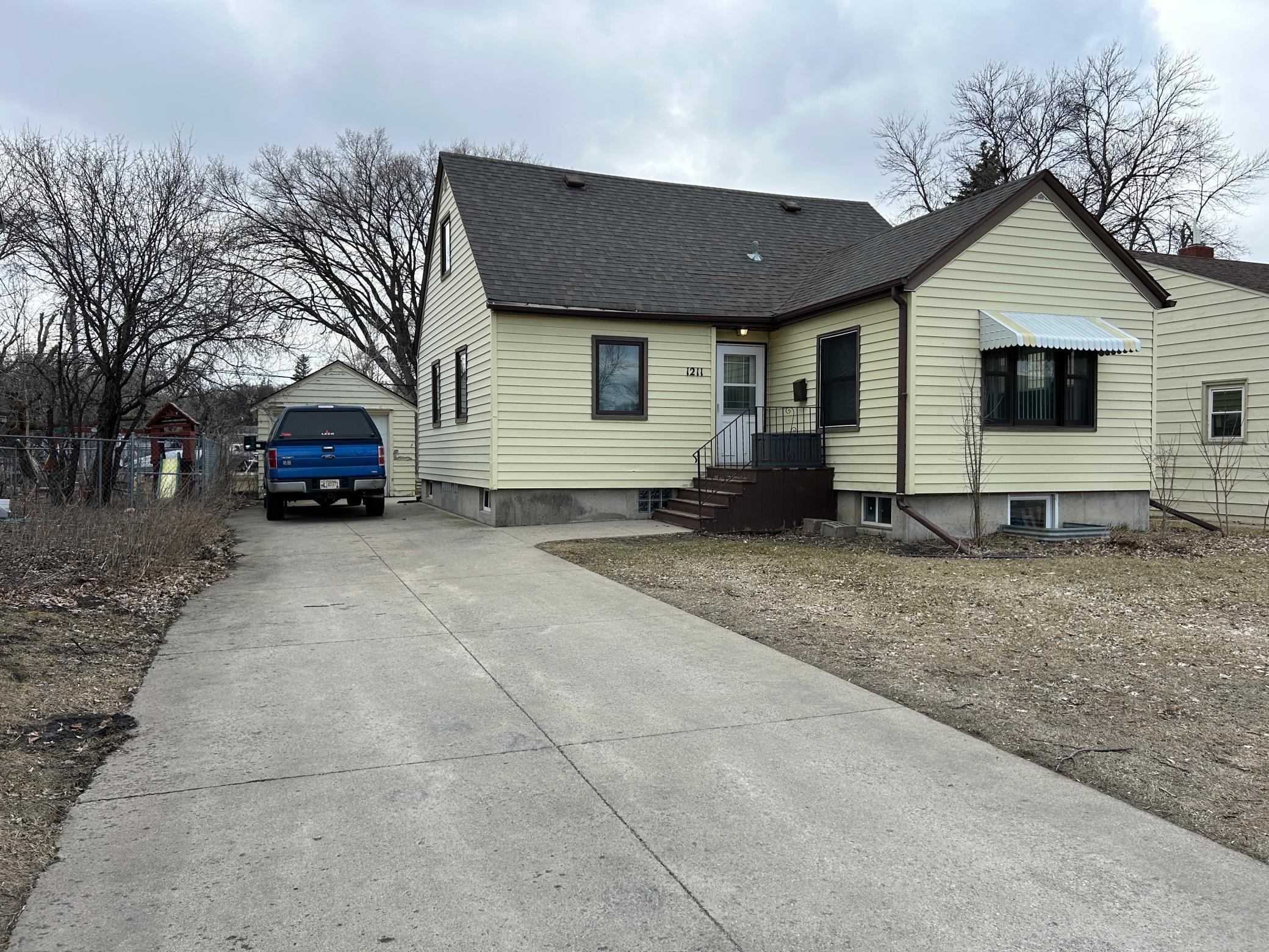Home And Detached Garage.JPG