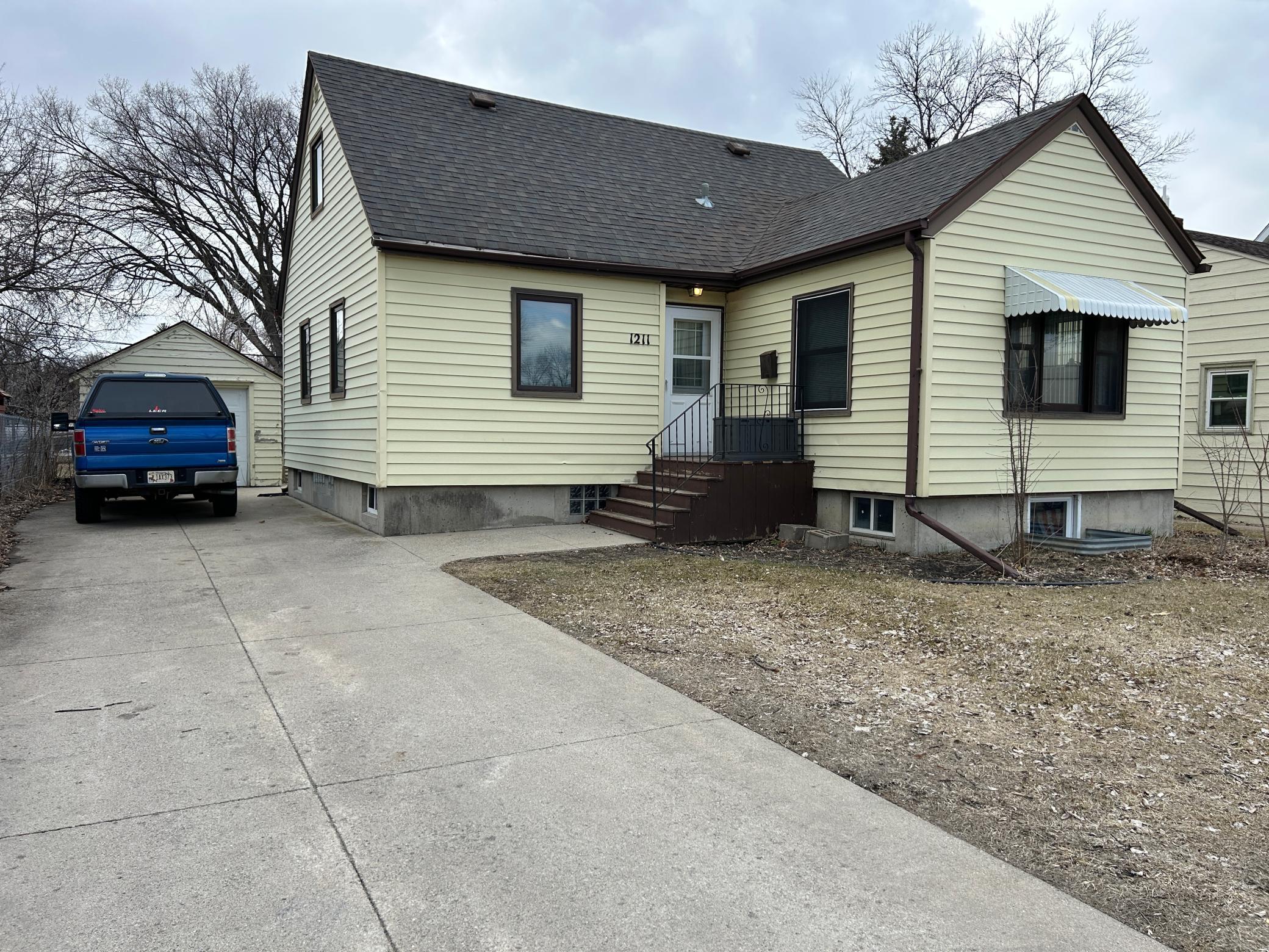 Newer Driveway - Maintenance Free Exterior.JPG