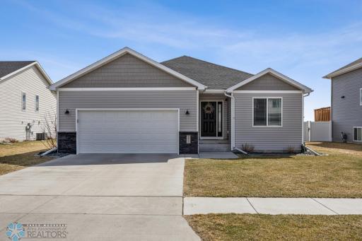 5944 58th Street S, Fargo, ND 58104