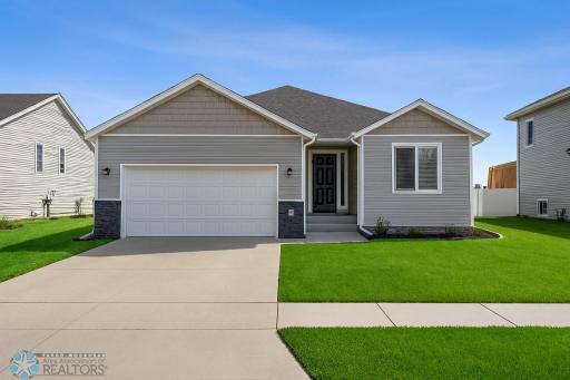 5944 58th Street S, Fargo, ND 58104