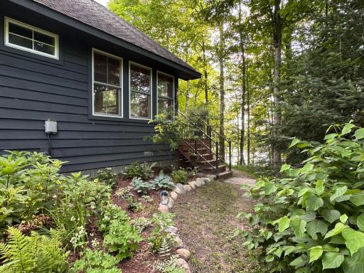 Steps to Lakeside Deck