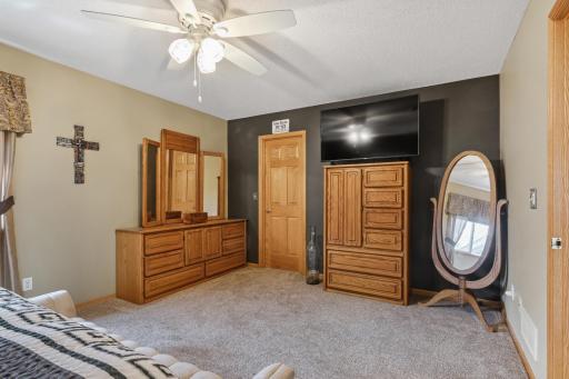 10176 Pleasure Creek Parkway W, Minneapolis, MN 55434