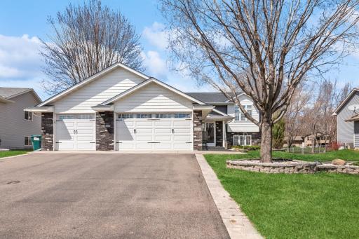 10176 Pleasure Creek Parkway W, Minneapolis, MN 55434