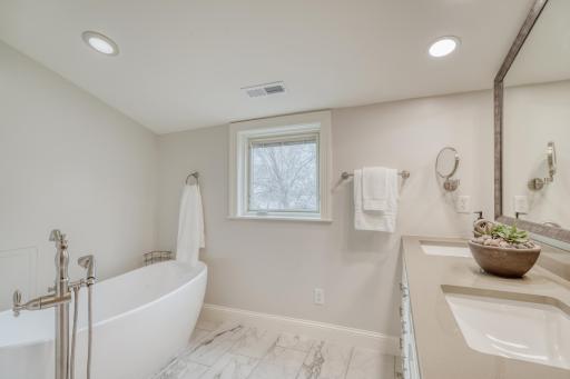 2765 Casco Point Rd 025.jpg