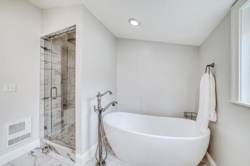 2765 Casco Point Rd 026.jpg