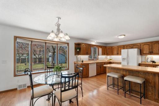 Convenient dining area ideal for everyday living or hosting guests!