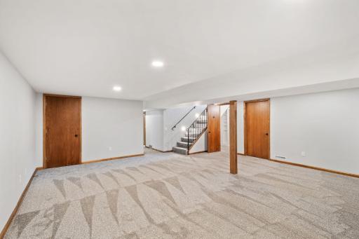 6041 Rhode Island Avenue N, Minneapolis, MN 55428