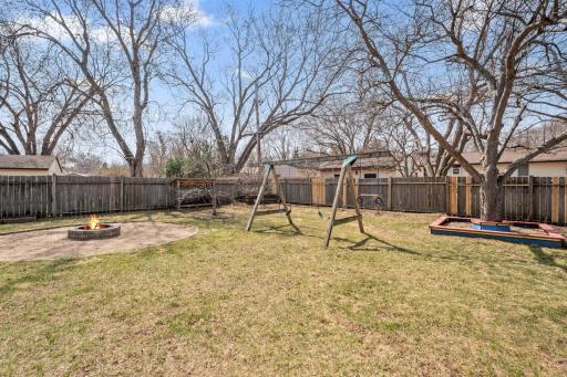 6041 Rhode Island Avenue N, Minneapolis, MN 55428
